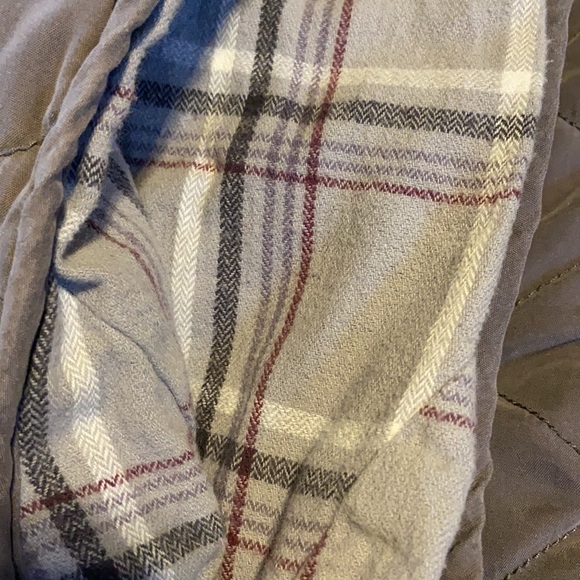 Flannel and quilted vest size large - Picture 6 of 7